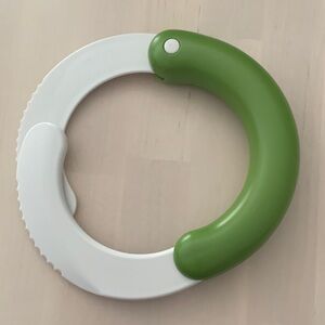 Green and White Greens and Herb Cutter